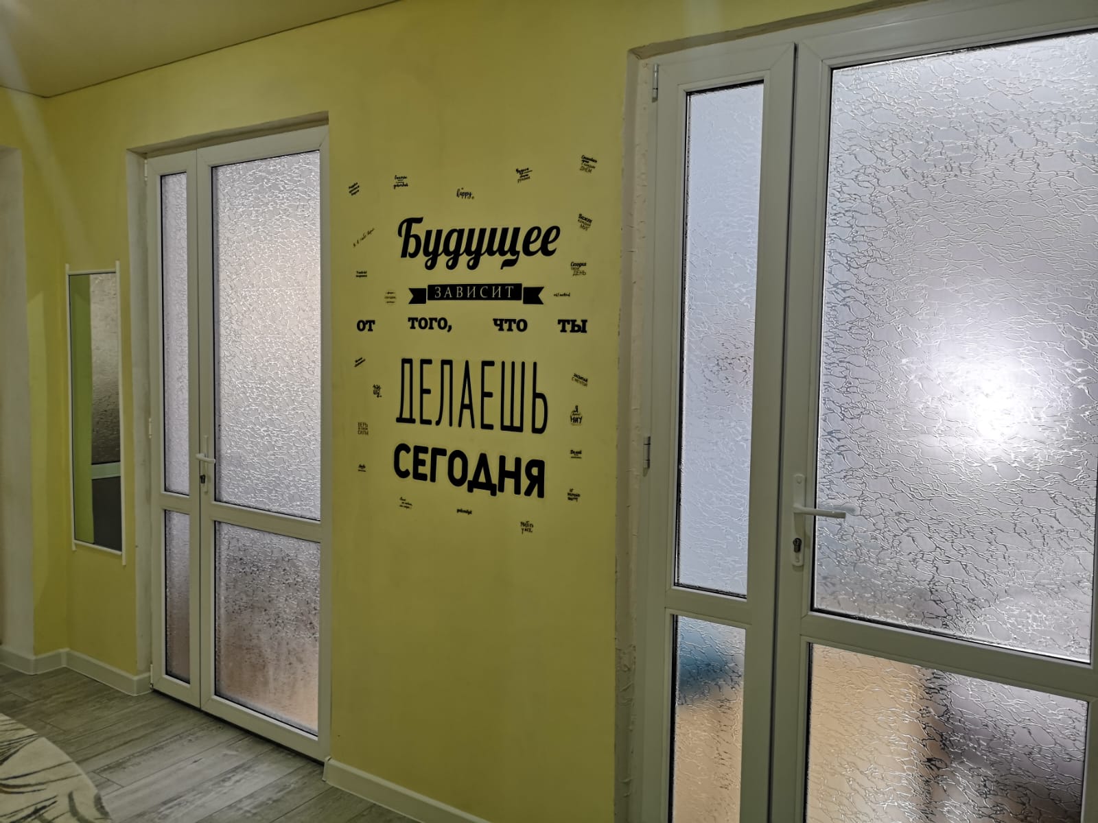 Декор стены